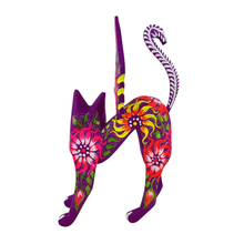 Cargar imagen en el visor de la galería, Alebrije oaxaqueño grande, gato con alas de madera copal