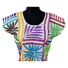 Cargar imagen en el visor de la galería, Huipil de manta con puntada de gallo o palmita