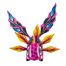 Cargar imagen en el visor de la galería, Alebrije oaxaqueño mediano, con forma de ajolote, de madera de copal