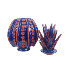 Cargar imagen en el visor de la galería, Piña bombonera decorada con la técnica de barro vidriado