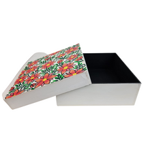 Cargar imagen en el visor de la galería, Caja de MDF mediana, pintada a mano