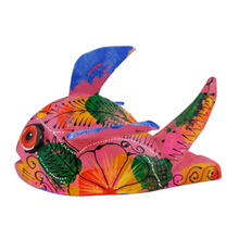 Cargar imagen en el visor de la galería, Alebrije oaxaqueño mediano, con forma de ballena, de madera de copal