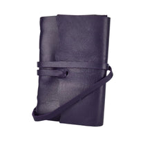 Cargar imagen en el visor de la galería, Libreta de bolsillo con hojas de papel reciclado y forro y correa de piel costurada a mano