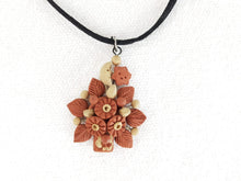 Cargar imagen en el visor de la galería, Dije de barro en técnica filigrana