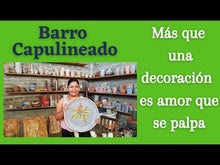Cargar y reproducir el video en el visor de la galería, Plato para postre, de barro capulineado, moldeado y decorado a mano