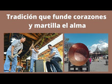 Cargar y reproducir el video en el visor de la galería, Alhajero de cobre en forma de manzana decorado a mano con flores