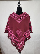 Cargar imagen en el visor de la galería, Quexquémetl, capita mediana de acrilán con bordado en punto de cruz o puntada antigua