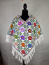 Cargar imagen en el visor de la galería, Quexquémetl, capita mediana de acrilán con bordado en punto de cruz o puntada antigua