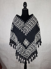 Cargar imagen en el visor de la galería, Quexquémetl, capita mediana de acrilán con bordado en punto de cruz o puntada antigua