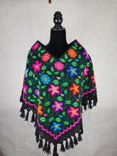 Cargar imagen en el visor de la galería, Quexquémetl, capita mediana de acrilán con bordado en punto de cruz o puntada antigua