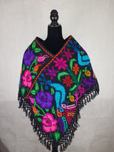 Cargar imagen en el visor de la galería, Quexquémetl, capita mediana de acrilán con bordado en punto de cruz o puntada antigua