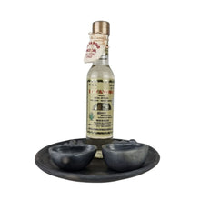 Cargar imagen en el visor de la galería, Juego de mezcal de gusano con mezcaleros de barro negro en forma de corazón