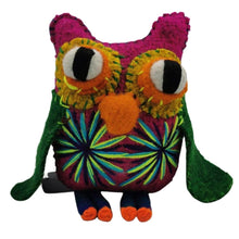 Cargar imagen en el visor de la galería, Animalito de lana, peluche búho artesanal bordado a mano