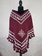 Cargar imagen en el visor de la galería, Quexquémetl, capita mediana de acrilán con bordado en punto de cruz o puntada antigua