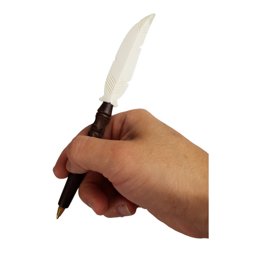 Pluma de madera con hueso de ganado tallado a mano en torno