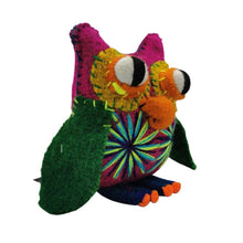 Cargar imagen en el visor de la galería, Animalito de lana, peluche búho artesanal bordado a mano