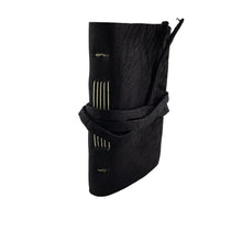 Cargar imagen en el visor de la galería, Libreta con hojas de papel reciclado y forro de piel costurada a mano