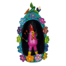 Cargar imagen en el visor de la galería, Quién fue primero, figura surrealista de arte popular mexicano elaborada con barro betus