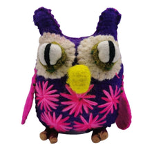 Cargar imagen en el visor de la galería, Animalito de lana, peluche búho artesanal bordado a mano