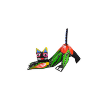 Cargar imagen en el visor de la galería, Alebrije oaxaqueño de madera copal chico