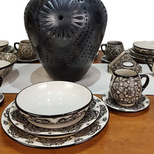Cargar imagen en el visor de la galería, Vajilla mandala color negro para 8 y 4 personas, cerámica de alta temperatura