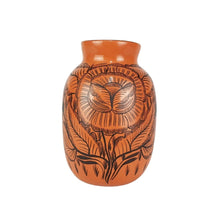 Cargar imagen en el visor de la galería, Florero alargado chico de barro bruñido decorado con flores y pájaros