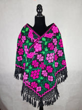 Cargar imagen en el visor de la galería, Quexquémetl, capita mediana de acrilán con bordado en punto de cruz o puntada antigua