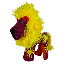Cargar imagen en el visor de la galería, Animalito de lana, peluche león artesanal bordado a mano en Chiapas