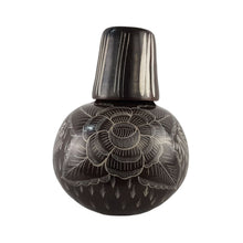 Cargar imagen en el visor de la galería, Botellón para agua mediano de barro bruñido decorado con flores y pájaros