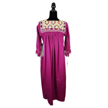 Cargar imagen en el visor de la galería, Vestido fresco de manta ligera, decorado al pecho con textil de San Andrés Larrainzar y manga 3/4