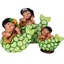 Cargar imagen en el visor de la galería, Sirena mexicana con escamas de limón, figura de barro de Tlaquepaque Jalisco