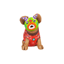 Cargar imagen en el visor de la galería, Alcancía de cerdito con máscara, tamaño chico elaborado en barro policromado frío