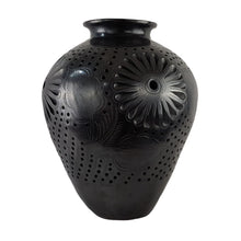Cargar imagen en el visor de la galería, Tibón de barro negro decorado con flores caladas, acabado pulido