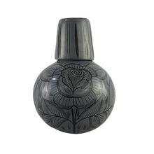 Cargar imagen en el visor de la galería, Botellón para agua mediano de barro bruñido decorado con flores y pájaros