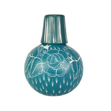 Cargar imagen en el visor de la galería, Botellón para agua grande de barro bruñido decorado con flores y pájaros