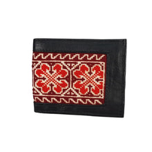 Cargar imagen en el visor de la galería, Cartera de piel con bordado wixárica