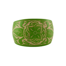 Cargar imagen en el visor de la galería, Brazalete elaborado con jícara de árbol calada a mano con aves y flores