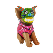 Cargar imagen en el visor de la galería, Alcancía de cerdito con máscara, tamaño chico elaborado en barro policromado frío