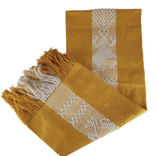 Cargar imagen en el visor de la galería, Camino de mesa de 1.5 m de largo con brocados tradicionales de Santo Tomás Jalieza, Oaxaca