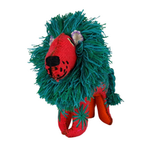 Cargar imagen en el visor de la galería, Animalito de lana, peluche león artesanal bordado a mano en Chiapas