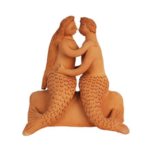 Cargar imagen en el visor de la galería, Pareja y familia de sirenitos moldeados a mano