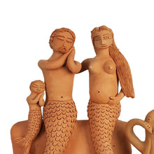 Cargar imagen en el visor de la galería, Pareja y familia de sirenitos moldeados a mano