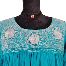 Cargar imagen en el visor de la galería, Blusa Aguacatenango con bordado de nudito, hecha en Chiapas
