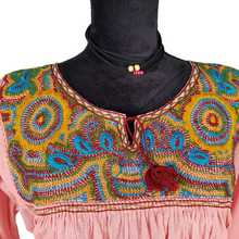 Cargar imagen en el visor de la galería, Blusa Aguacatenango con bordado de nudito, hecha en Chiapas