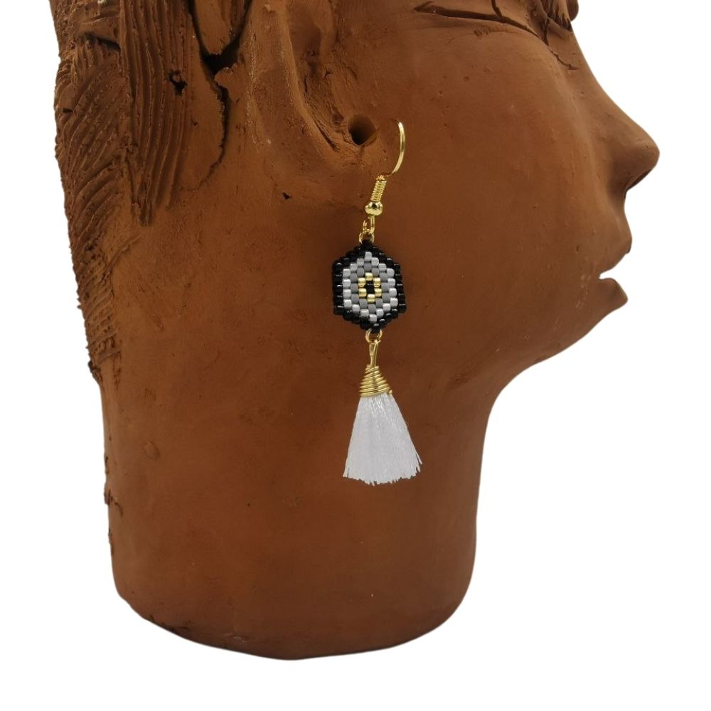 Arete chico elaborado a mano con cristales miyuki