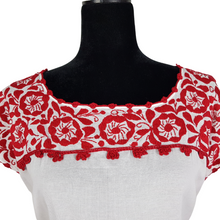 Cargar imagen en el visor de la galería, Blusa fresca sin manga decorada al pecho con bordado relleno