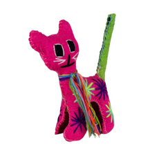 Cargar imagen en el visor de la galería, Animalito de lana, peluche gato artesanal bordado a mano en Chiapas