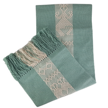 Cargar imagen en el visor de la galería, Camino de mesa de 1.5 m de largo con brocados tradicionales de Santo Tomás Jalieza, Oaxaca