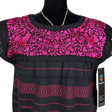 Cargar imagen en el visor de la galería, Blusa extra grande hecha en telar de pedal, bordada con palomas y flores y acabado de encaje