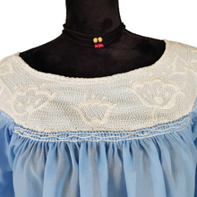 Cargar imagen en el visor de la galería, Blusa Aguacatenango con bordado de nudito, hecha en Chiapas